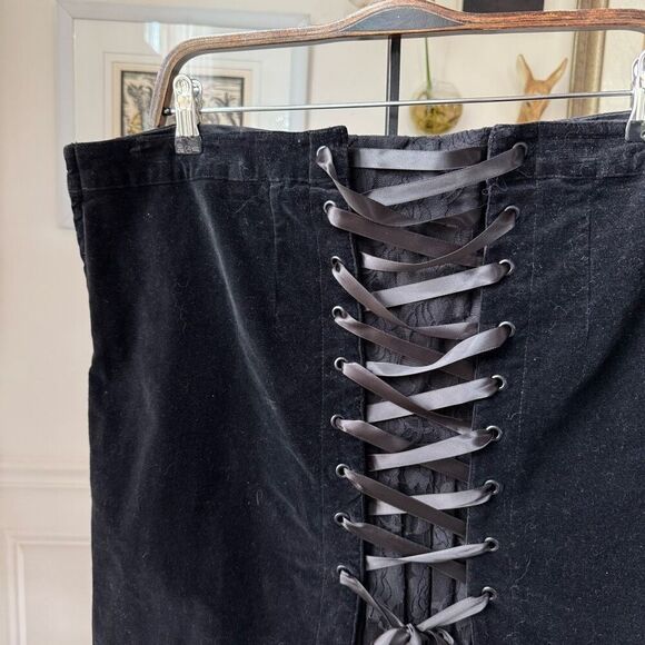 Vintage Tripp NYC Skirt Black Velveteen Corset Back Lace Goth Witchy Y2K 16 - Picture 5 of 11